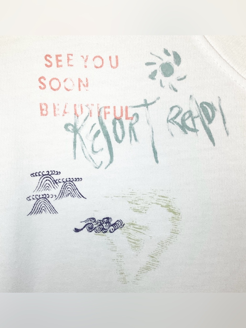 A&F Women’s Oversized Beach Doodle Graphic Tee Large - Picture 4 of 10